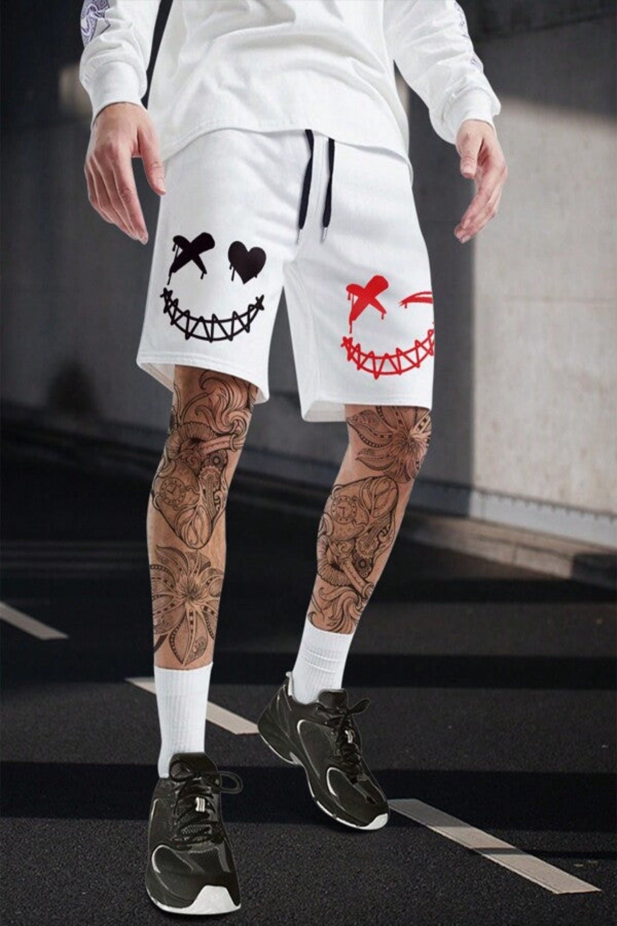 Men Cartoon Graphic Drawstring Waist Shorts