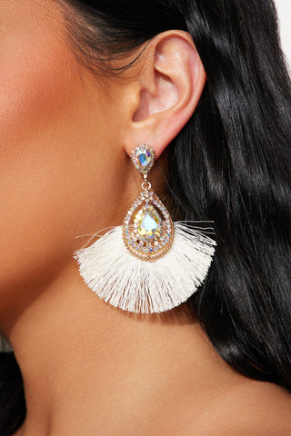 Dazzle In Distress Earrings - Cream