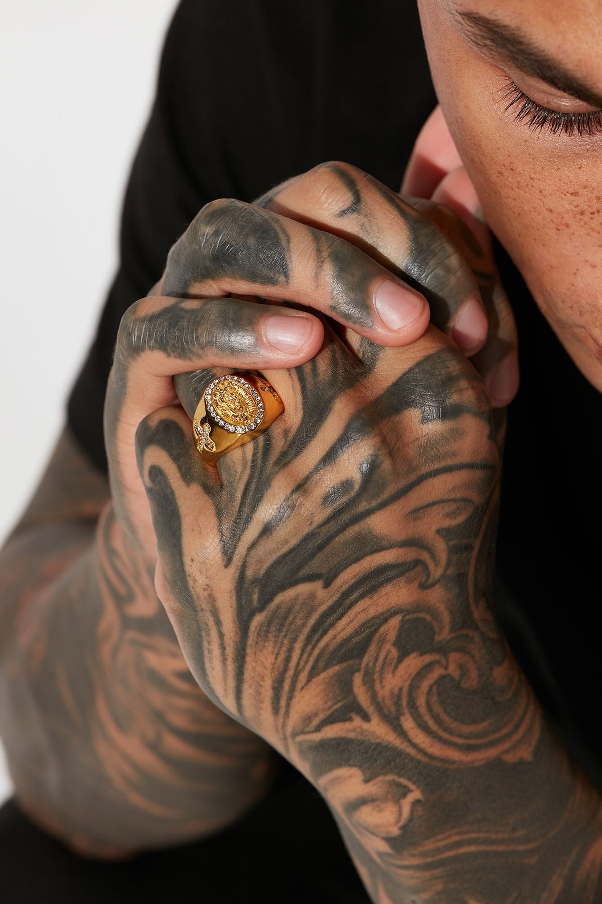 Mary And The Cross Ring - Gold